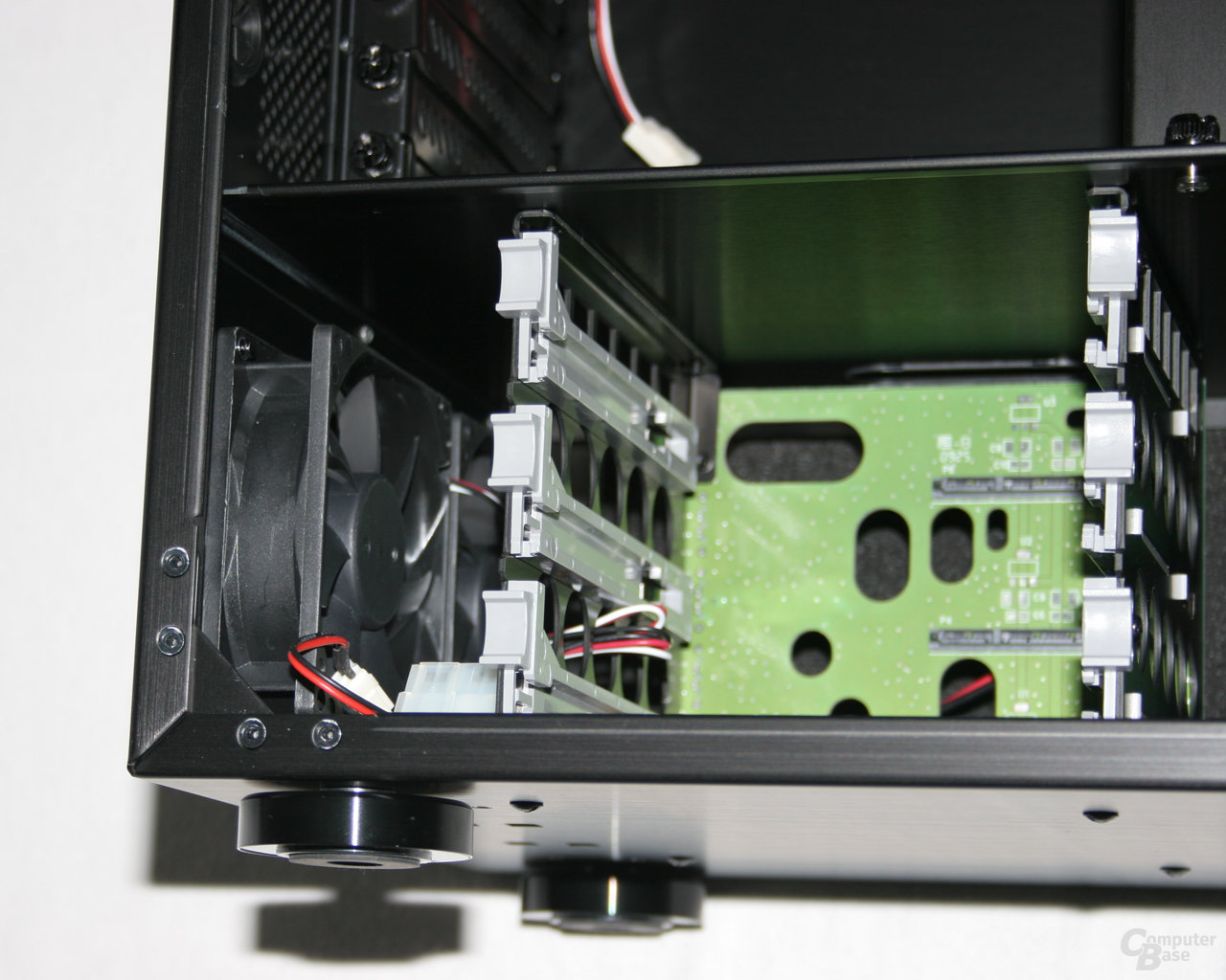 Lian Li TYR Super-Case PC-X2000BW – Festplattenwechselrahmen mit Lüftern
