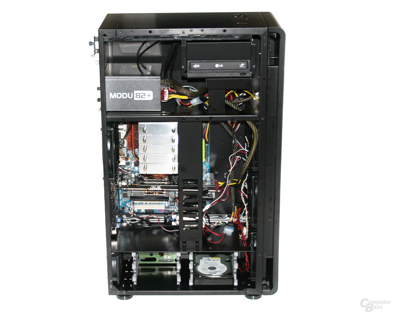 Lian Li TYR Super-Case PC-X2000BW – Innenraum mit Hardware