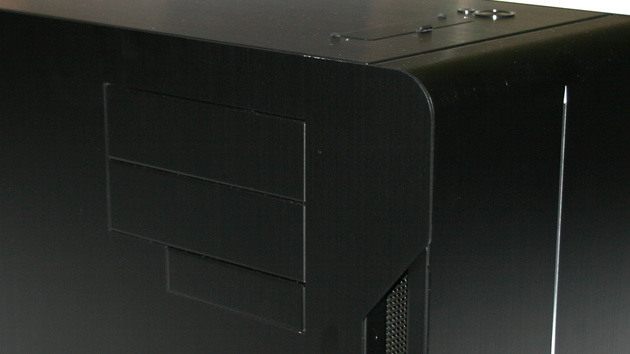 Lian Li TYR PC-X2000BW im Test: Überall Ausstattung und Aluminium