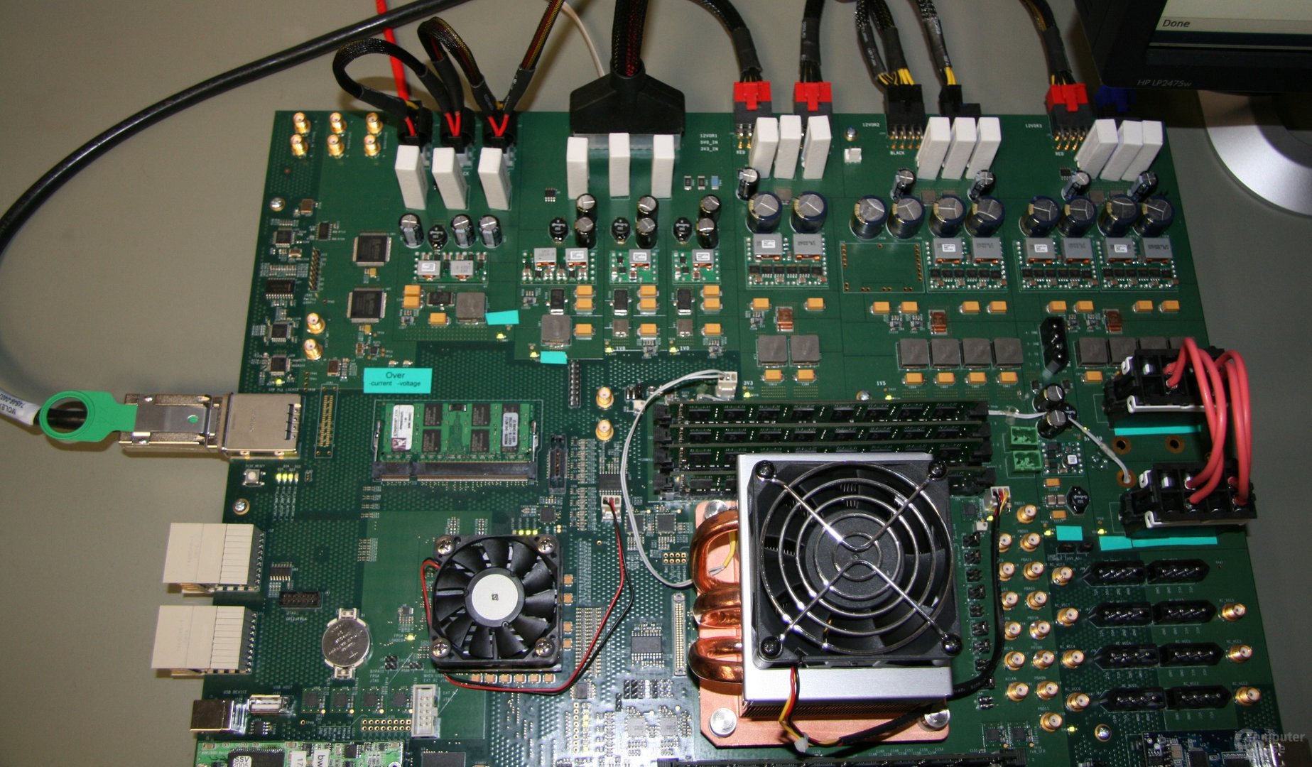 48-Kern-Prozessor auf Mainboard „Copper Ridge“