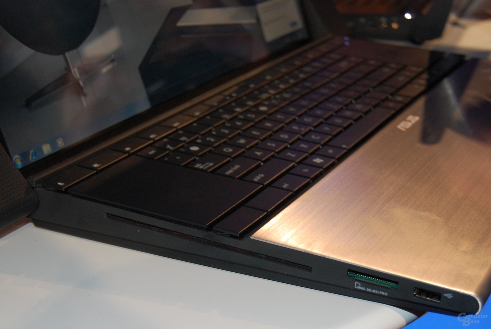 Asus NX90 Bang & Olufsen ICEpower Notebook