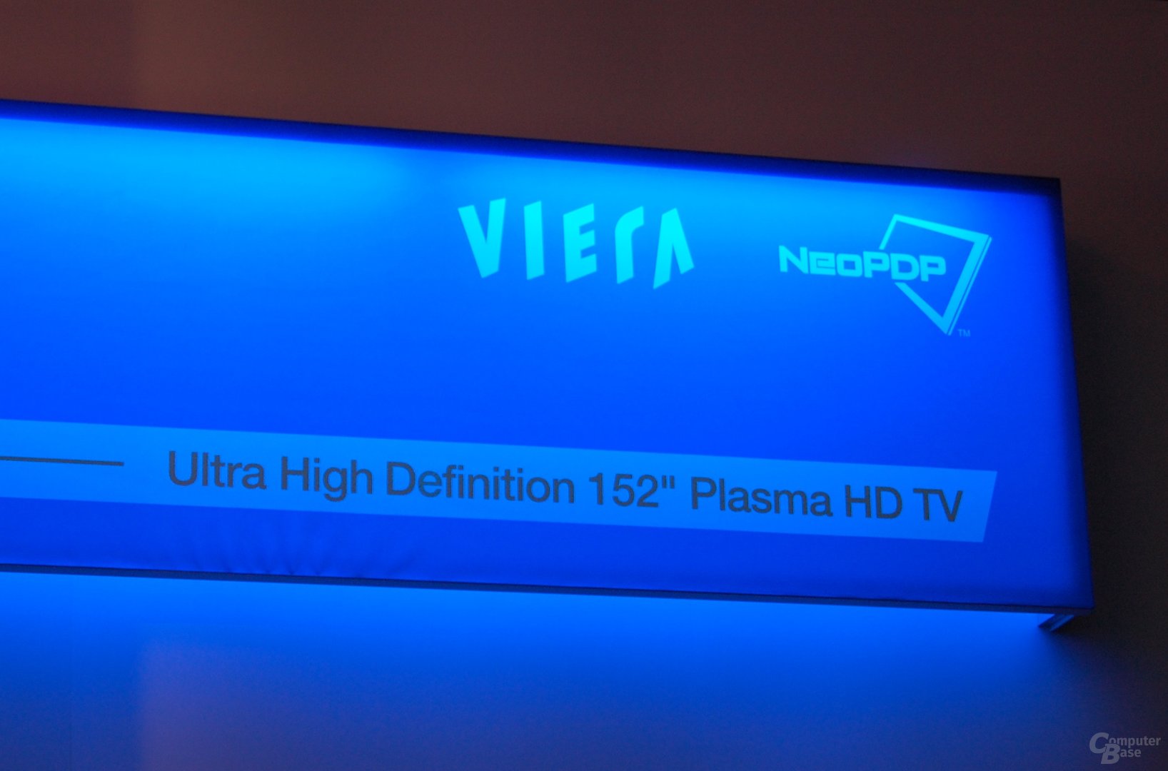 Panasonic Ultra HDTV mit 152 Zoll