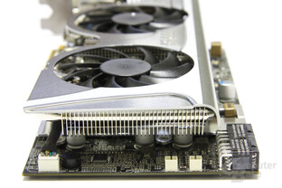 Radeon HD 5870 Lightning von hinten