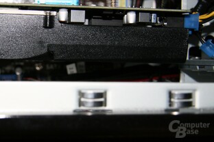 An die SATA-Kabel ist kein Herankommen
