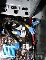 nahezu unerreichbare SATA-Stecker