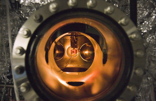 PETE-Vorrichtung in einer Ultrahoch-Vakuumkammer | Bild von Nick Melosh