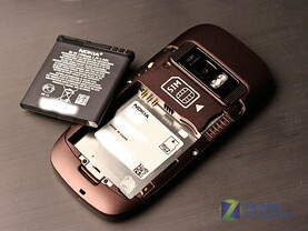 Nokia C7: Akku und Akkufach