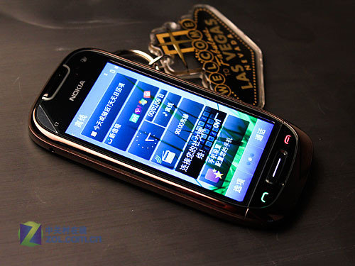 Nokia C7: Display