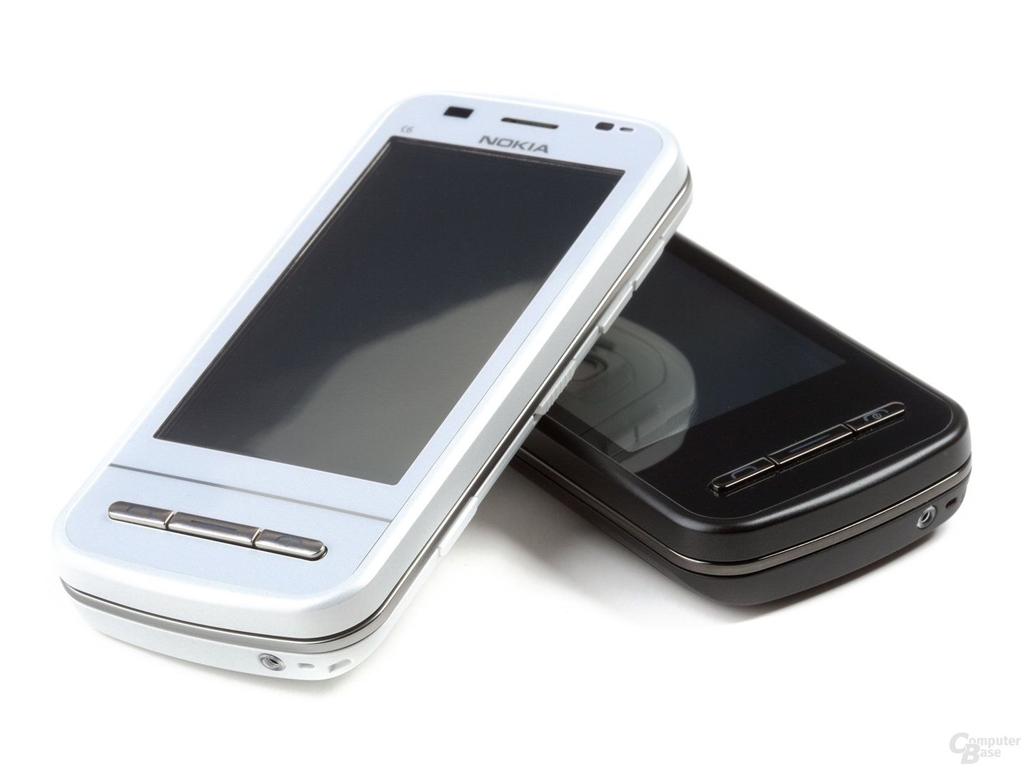 Nokia C6-00 in Schwarz und Weiß