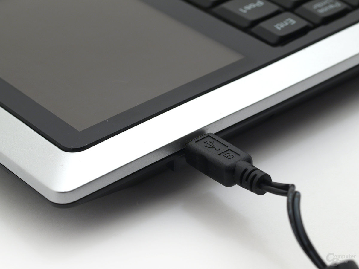 Interner Akku über USB oder 230-V-Steckdose aufladbar