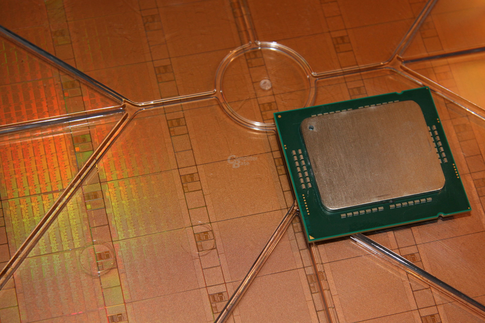 48-Kern-CPU und der passende Wafer