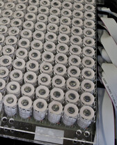 Feld mit Elektromagneten