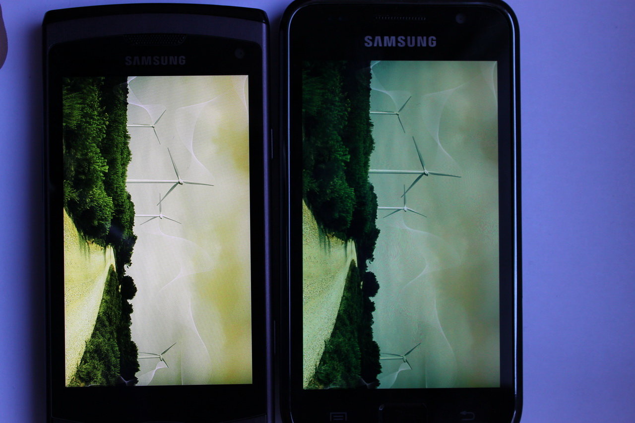 Samsung Wave II (Super Clear LCD) – Samsung Galaxy S (Super AMOLED)