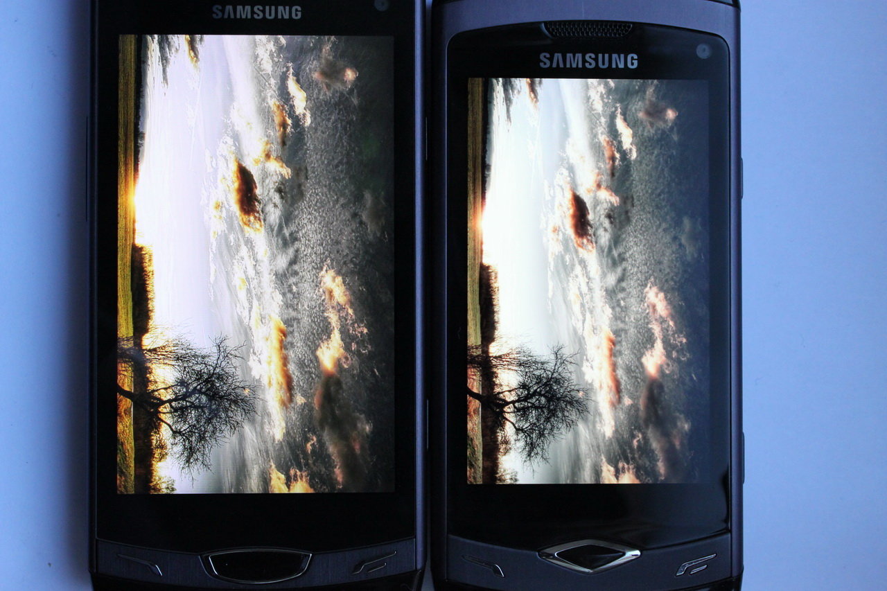 Samsung Wave II (Super Clear LCD) – Samsung Wave (Super AMOLED)