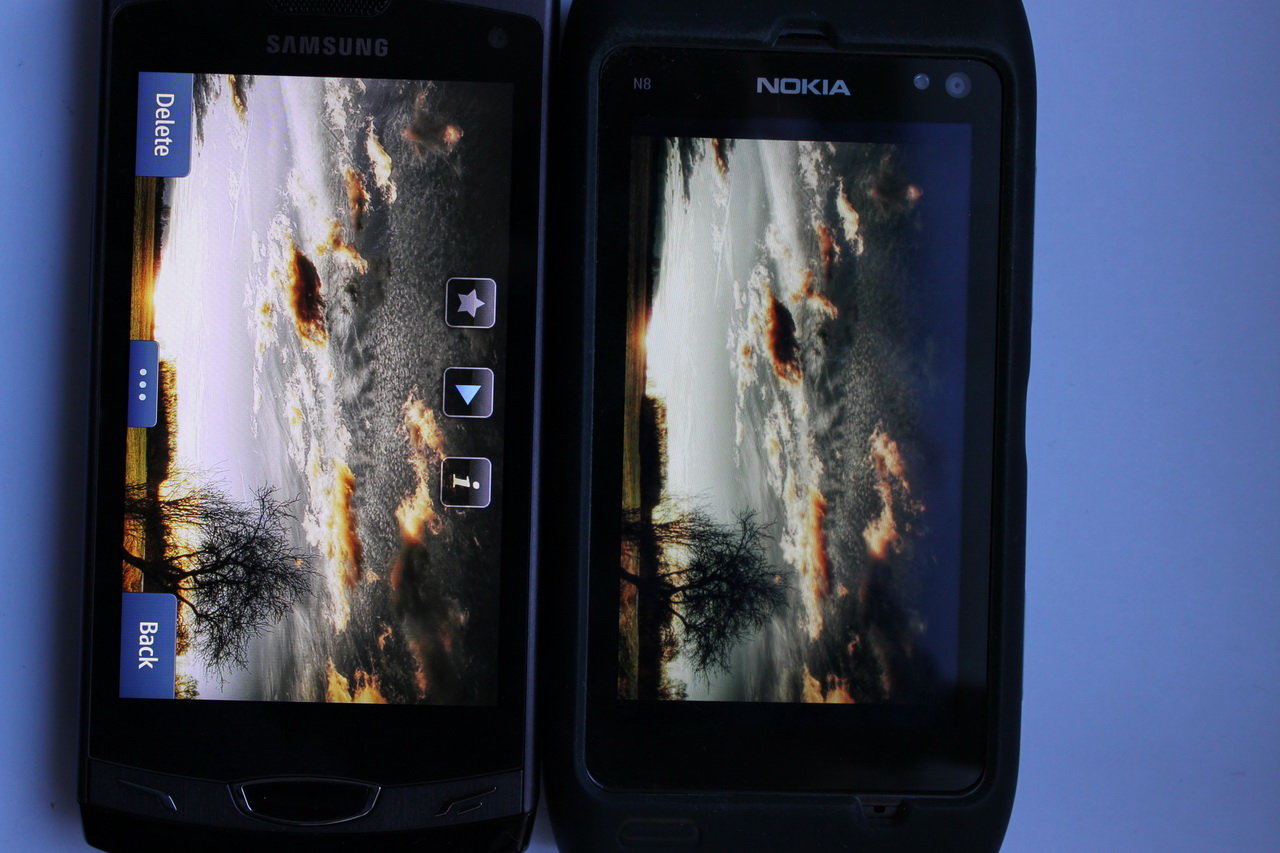 Samsung Wave II (Super Clear LCD) – Nokia N8 (AMOLED)