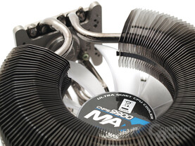 Drei 6-mm-Heatpipes durchziehen die Lamellen