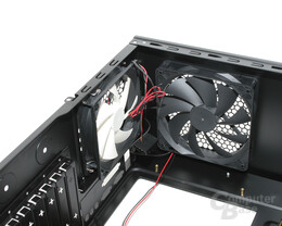 Antec Dark Fleet DF-35 – Lüfter in der Rückwand und im Deckel