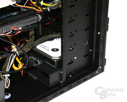 Antec Dark Fleet DF-35 – Installierte Festplatte im Hot-Swap-Modul