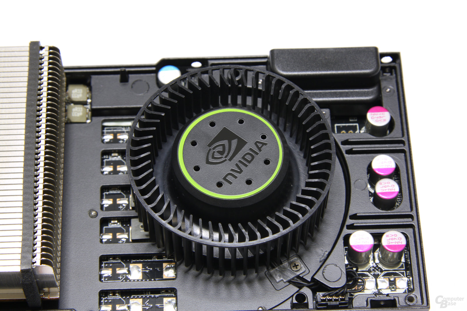 GeForce GTX 570 Lüfter ohne Kühlplatte