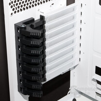 BitFenix Colossus – PCI-Befestigung