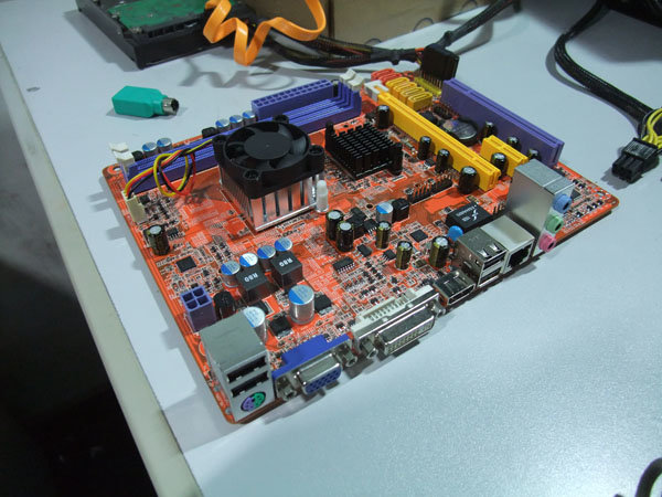 Micro-ATX-Board von Soyo für AMD Fusion