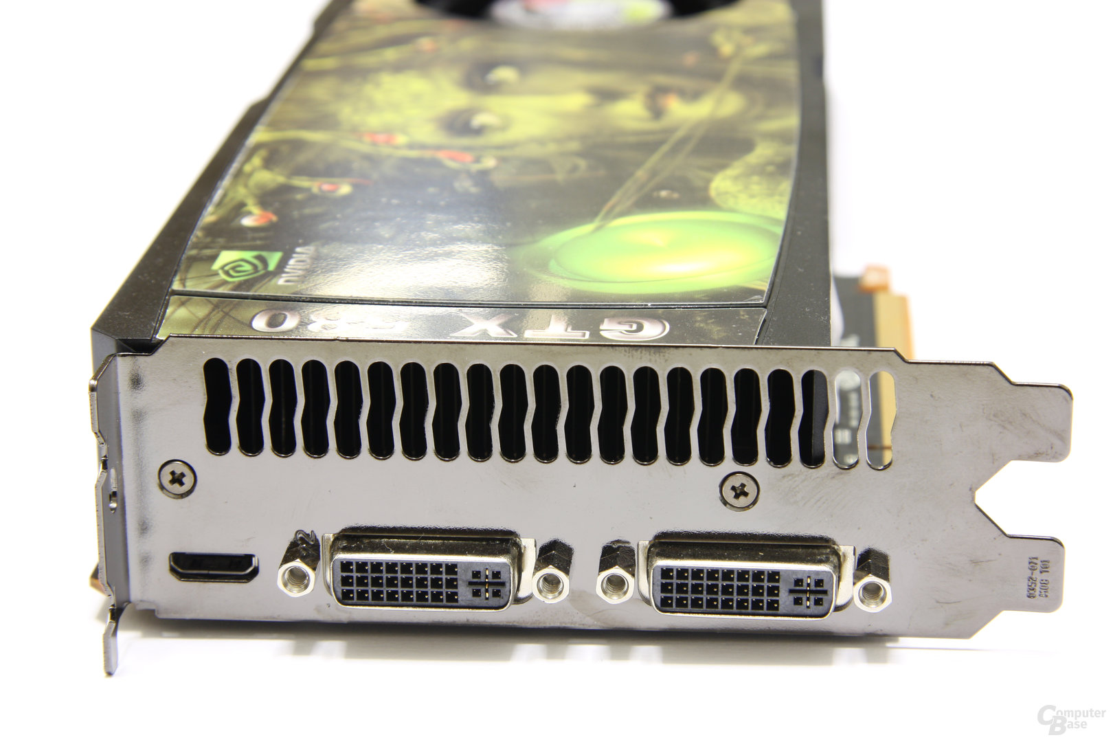 GeForce GTX 580 Ultra Charged Slotblech