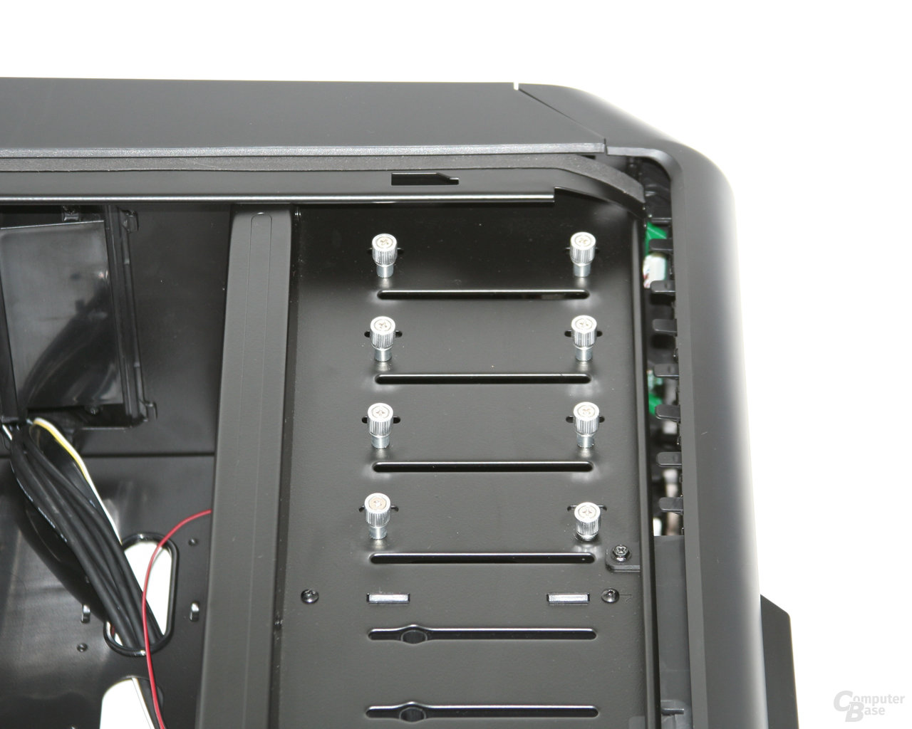 Zalman GS1200 – Rändelschrauben Laufwerke