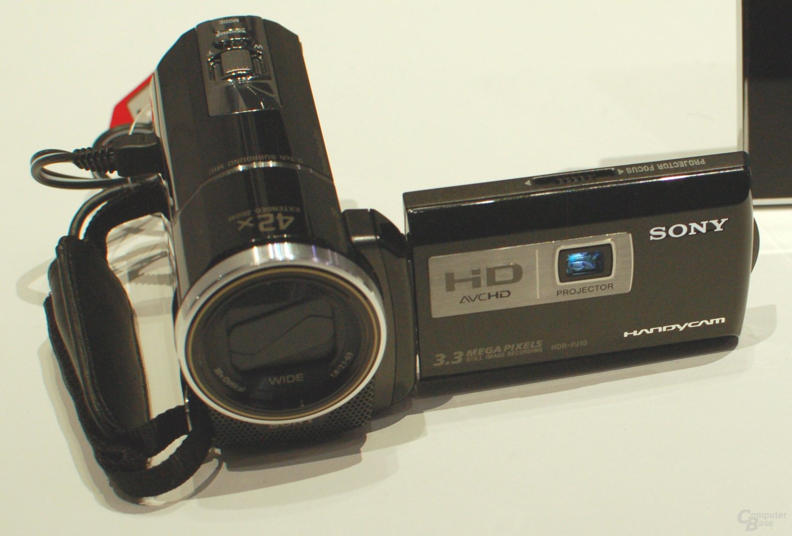Full-HD-Camcorder mit eingebautem Pico-Projector