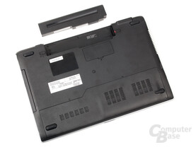Asus N53SV: Unterseite mit Akku