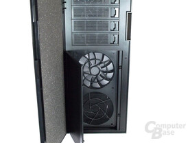 Fractal Design Define XL – Abdeckklappe für Frontlüfter geöffnet