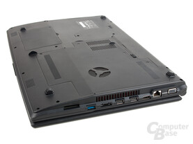 Schenker XMG A701: Boden