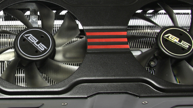 Asus GTX 570 und HD 6970 im Test: Potenziell leise Triple-Slot-Kühlung zu laut