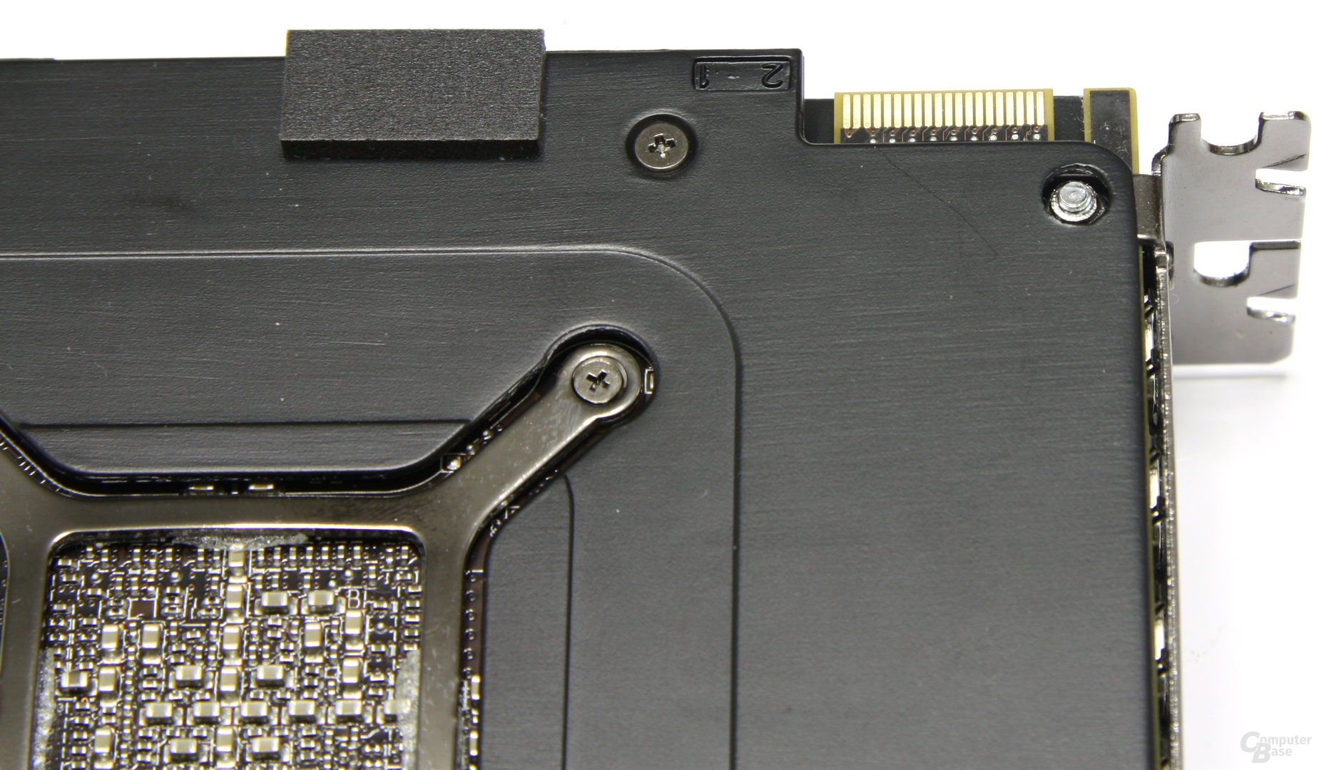 Radeon HD 6990 CF-Anschluss