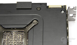 Radeon HD 6990 CF-Anschluss