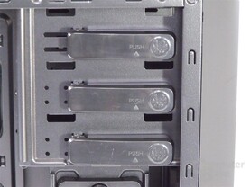 BitFenix Shinobi – Befestigung für 5,25"-Geräte