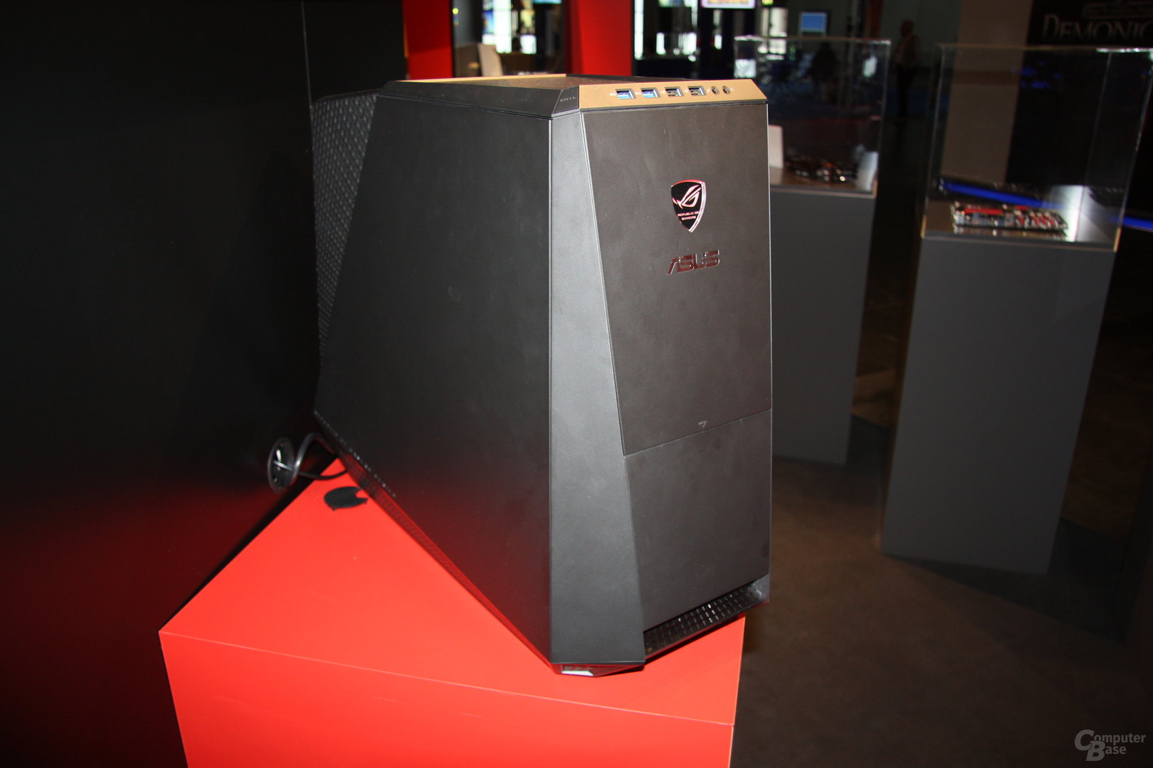 Komplett-PC von Asus mit GTX 590 und Core i7-2600K