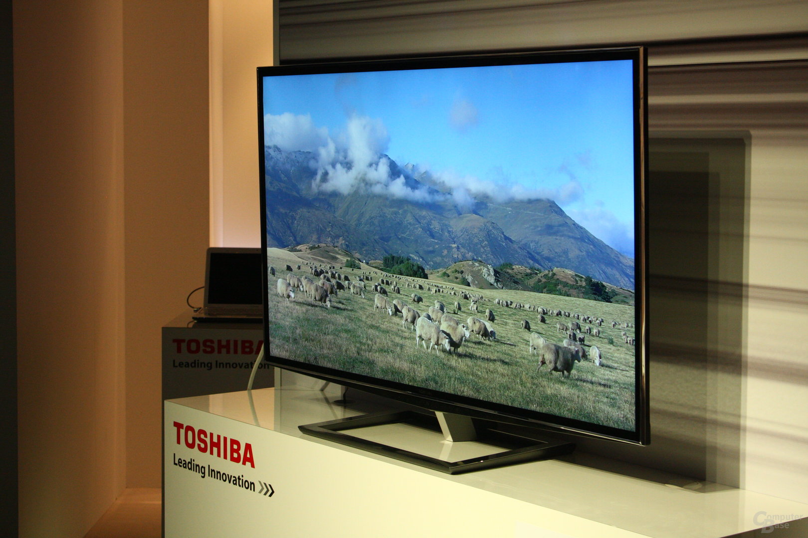 Live-Aufnahmen von Toshibas brillenlosem 3D-TV