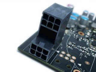 Stromanschlüsse der Nvidia GeForce GTX 680 | Quelle: hkepc.com