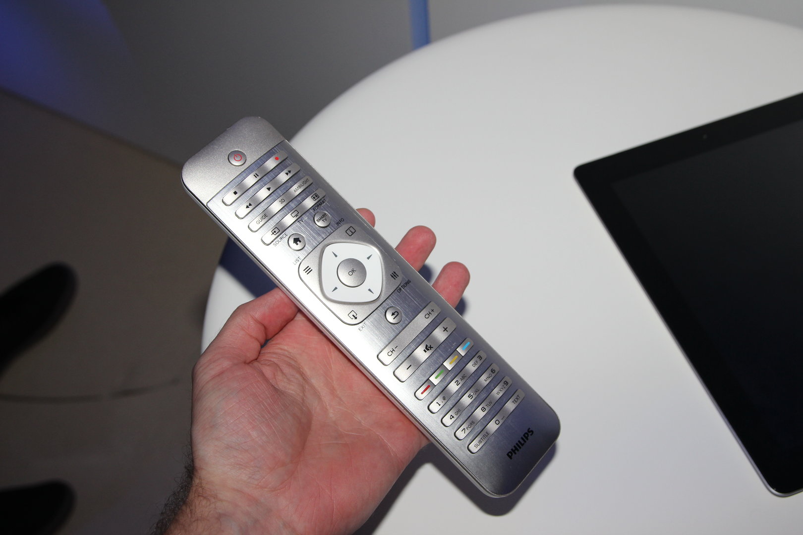 Neue Fernseher und Fernbedienung mit Tastatur von Philips