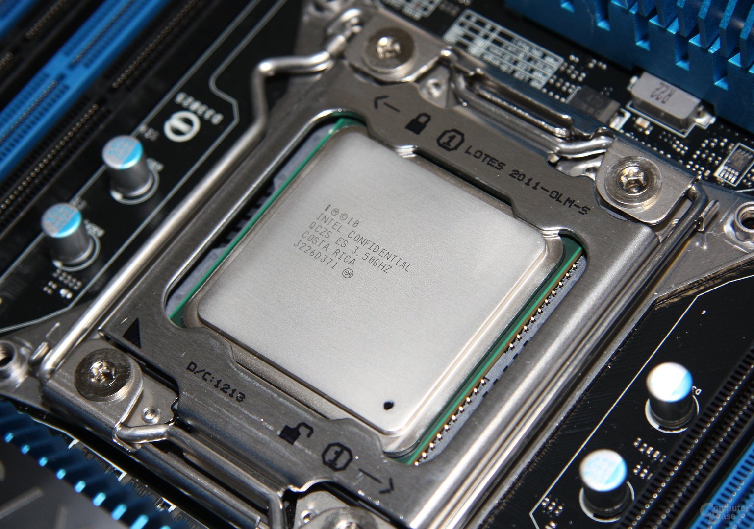 Intel Core i7-3970X im Sockel