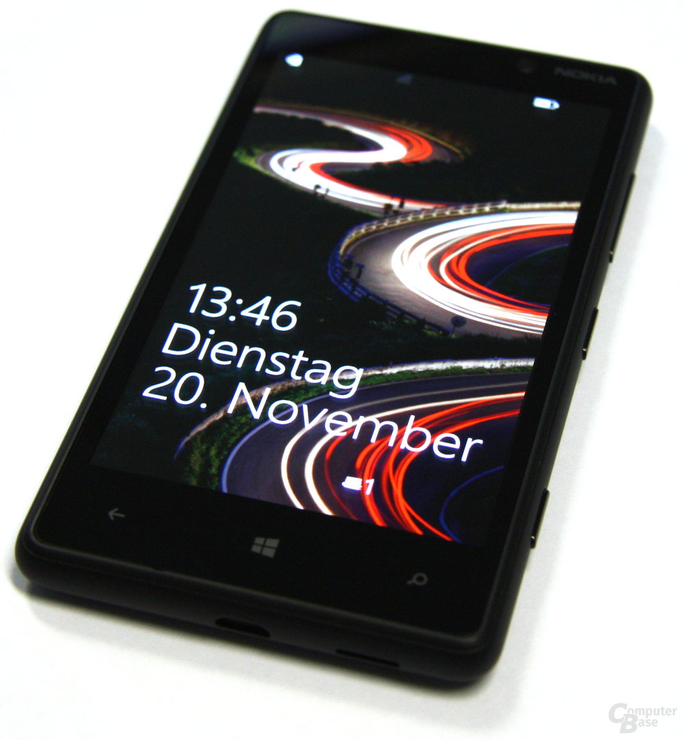 Nokia Lumia 820 Front