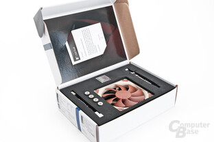 Aufgeräumt arrangiert Noctua die Kühlerbeigaben