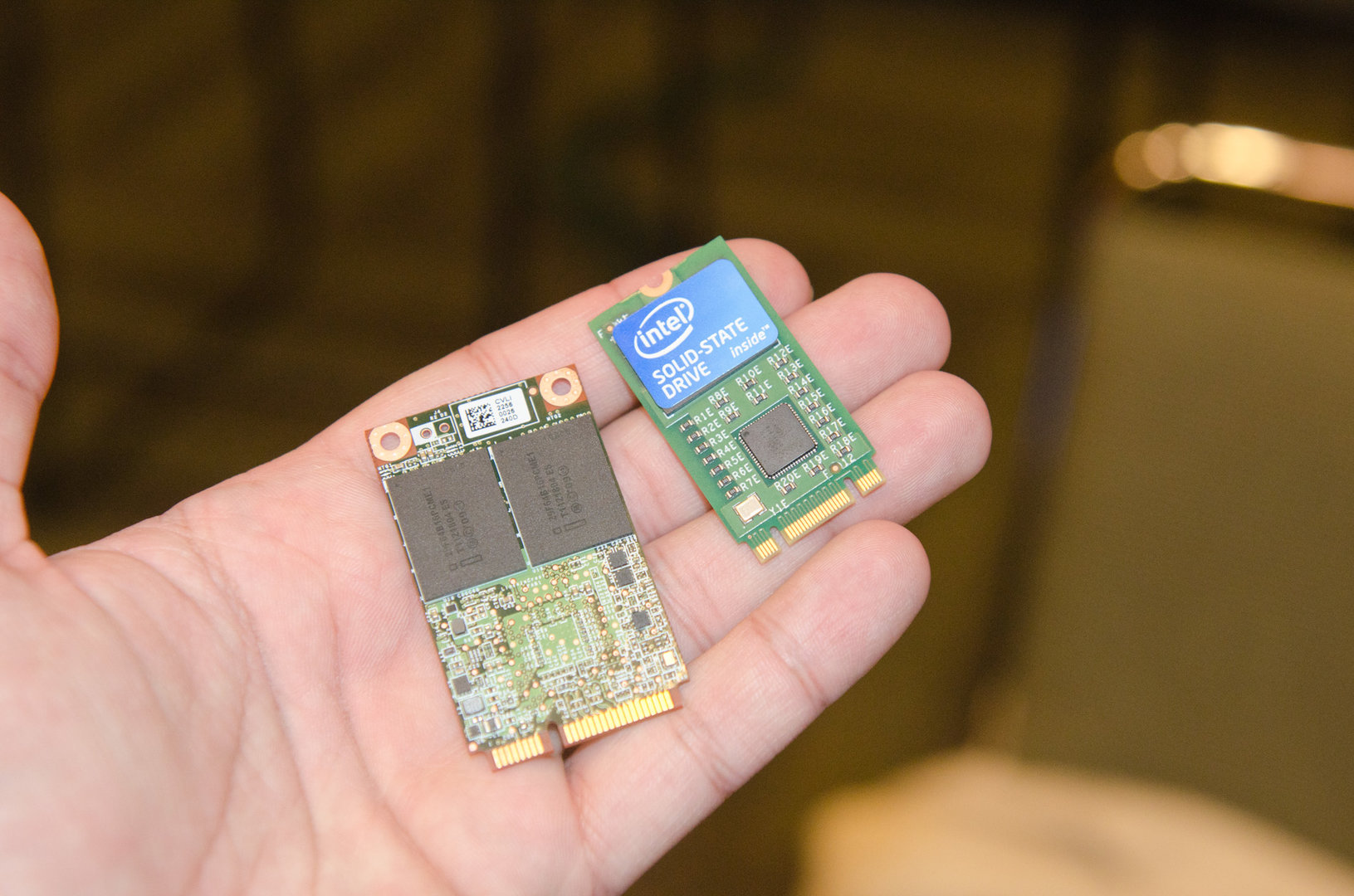 Foto eines NGFF-SSD-Samples (rechts)