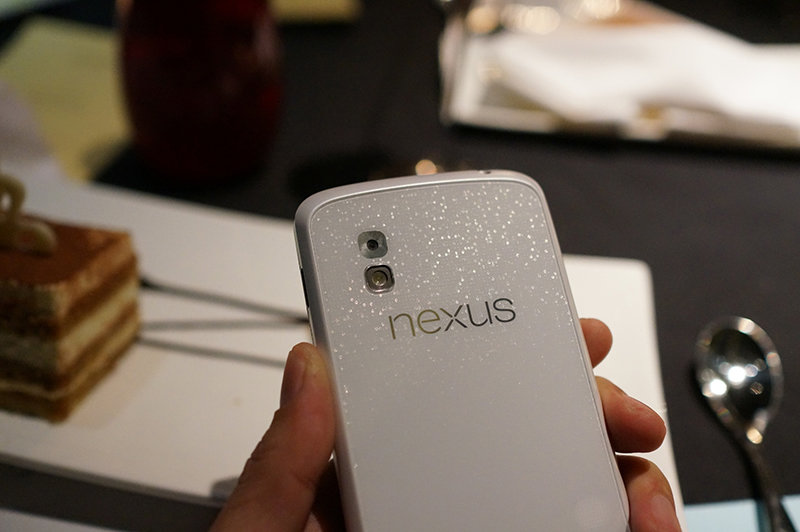 Google Nexus 4 in Weiß