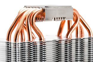 Sechs 6-mm-Heatpipes durchqueren die Bodenplatte