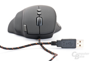 Das zwei Meter lange Kabel ist trotz Textilmantel angenehm flexibel