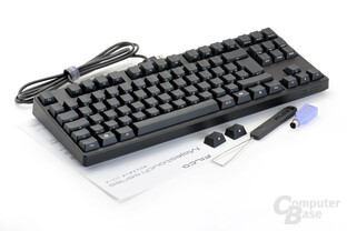 Lieferumfang mit Windows-Kappen, Key-Puller und PS/2-Adapter