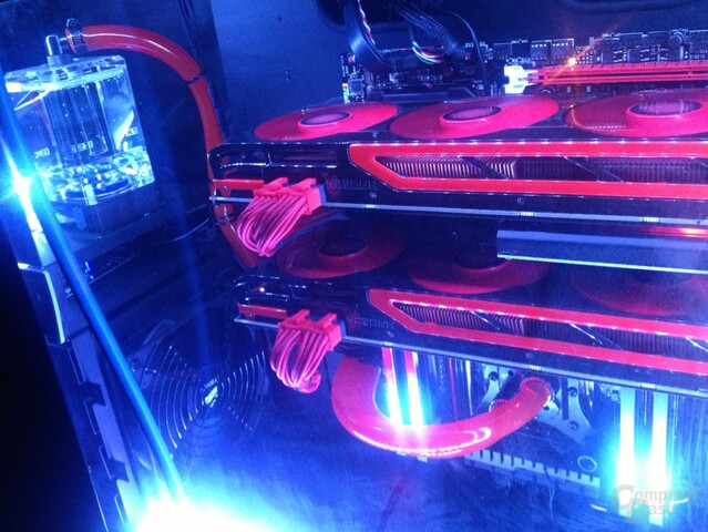 Zwei Radeon HD 7990 im CrossFireX-Verbund