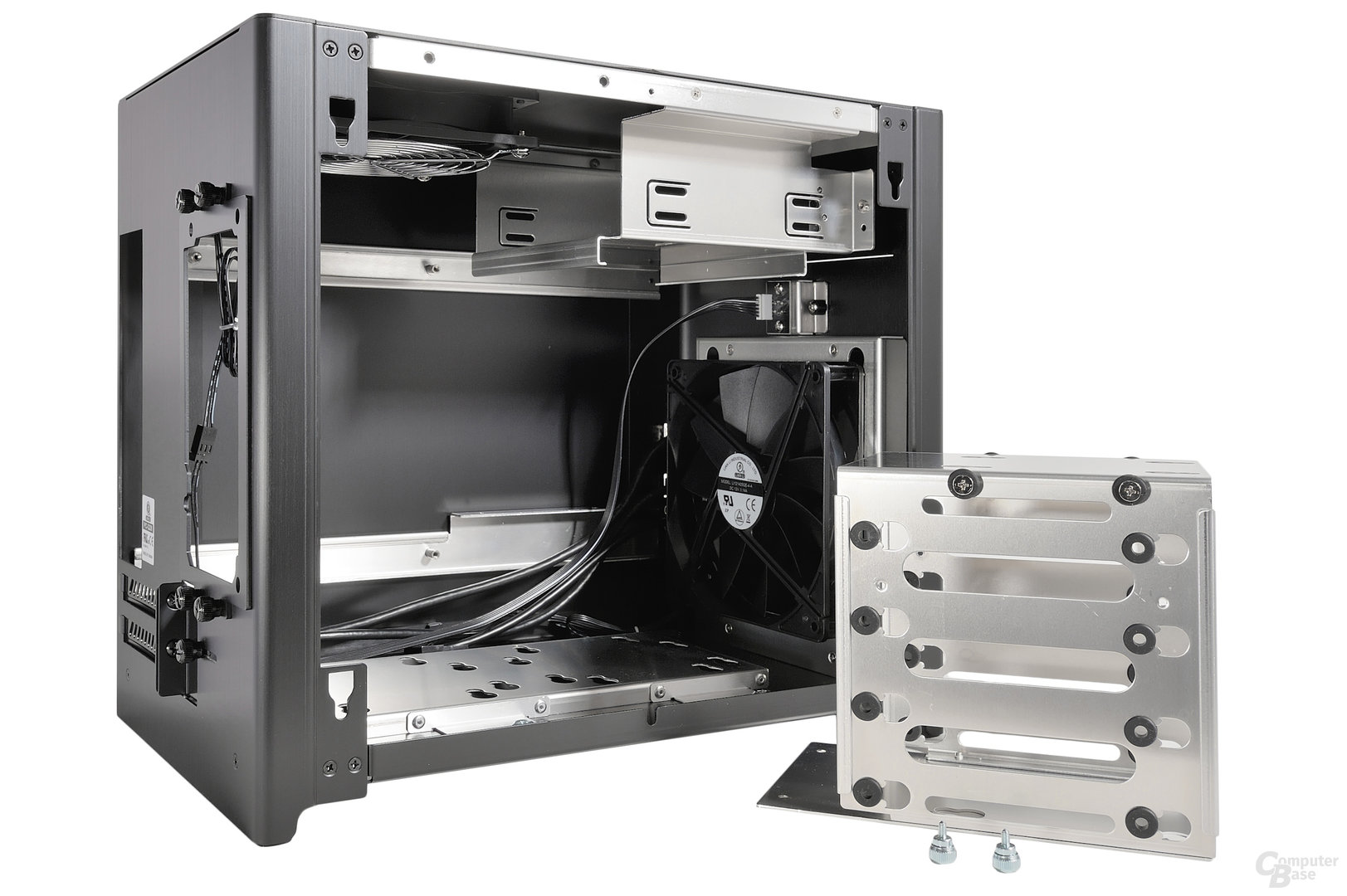 Lian Li PC-Q28 - Oberer Festplattenkäfig ausgebaut