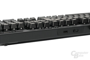 BIOS-Schalter neben USB-Hub